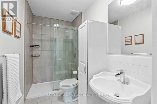 18 Park Row N, Hamilton, ON - Indoor Photo Showing Bathroom