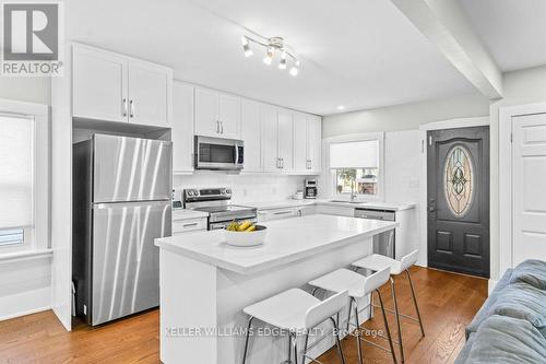 18 Park Row N, Hamilton, ON - Indoor Photo Showing Kitchen