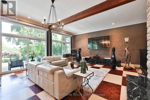 24 School Street, Hamilton, ON - Indoor Photo Showing Living Room