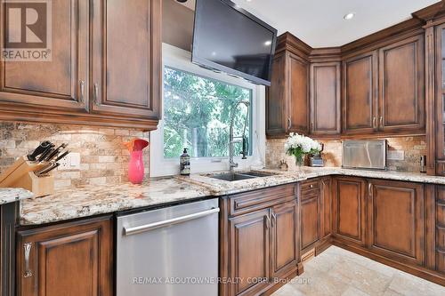 24 School Street, Hamilton, ON - Indoor Photo Showing Kitchen With Double Sink With Upgraded Kitchen