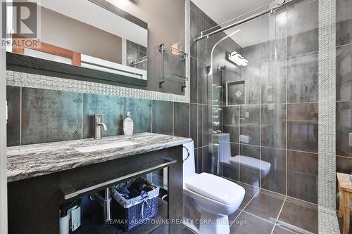 24 School Street, Hamilton, ON - Indoor Photo Showing Bathroom