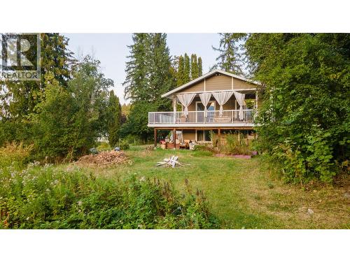 1121 Shuswap Street Sw, Salmon Arm, BC - Outdoor