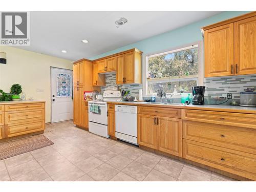 1121 Shuswap Street Sw, Salmon Arm, BC - Indoor Photo Showing Kitchen With Double Sink