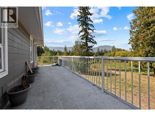 1121 Shuswap Street Sw, Salmon Arm, BC - Outdoor With Exterior