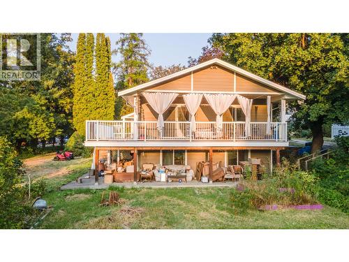 1121 Shuswap Street Sw, Salmon Arm, BC - Outdoor