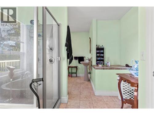 1121 Shuswap Street Sw, Salmon Arm, BC - Indoor