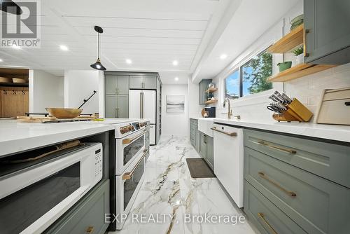 92 Mary Street, Clearview, ON - Indoor Photo Showing Kitchen