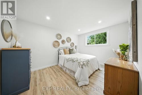 92 Mary Street, Clearview, ON - Indoor Photo Showing Bedroom