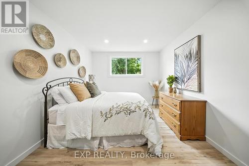 92 Mary Street, Clearview, ON - Indoor Photo Showing Bedroom