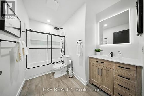 92 Mary Street, Clearview, ON - Indoor Photo Showing Bathroom
