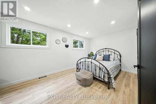 92 Mary Street, Clearview, ON - Indoor Photo Showing Bedroom