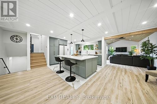 92 Mary Street, Clearview, ON - Indoor Photo Showing Other Room