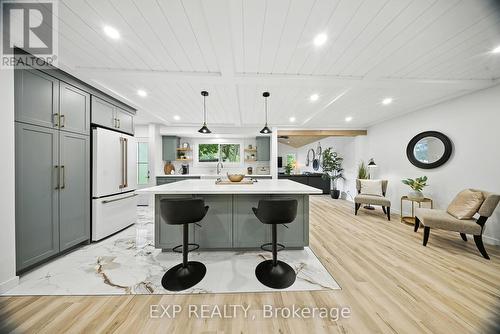 92 Mary Street, Clearview, ON - Indoor Photo Showing Kitchen With Upgraded Kitchen
