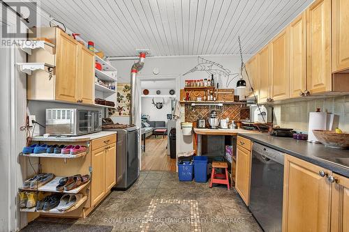 16 St Catherine Street, Kingston (East Of Sir John A. Blvd), ON - Indoor Photo Showing Kitchen