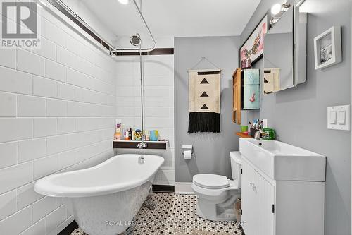 16 St Catherine Street, Kingston (East Of Sir John A. Blvd), ON - Indoor Photo Showing Bathroom