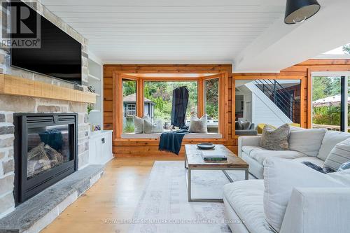 118 Settlers Way, Blue Mountains, ON - Indoor Photo Showing Living Room With Fireplace