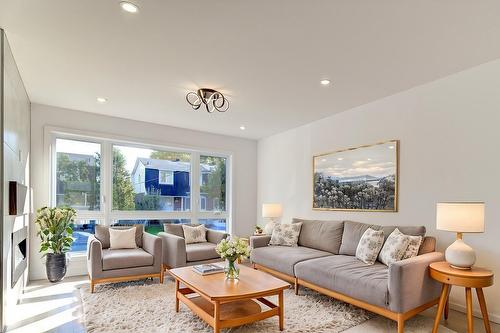 Salon - 6535 Rue Poitou, Brossard, QC - Indoor Photo Showing Living Room