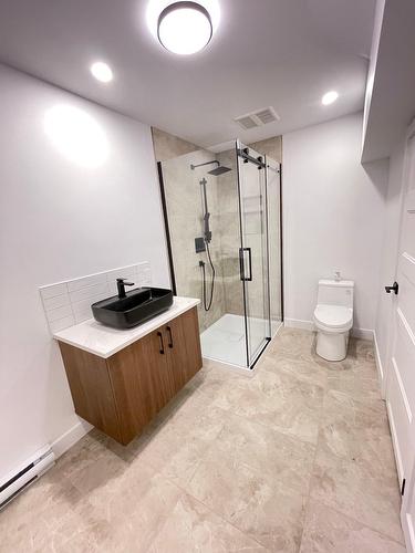 Salle de bains - 6535 Rue Poitou, Brossard, QC - Indoor Photo Showing Bathroom