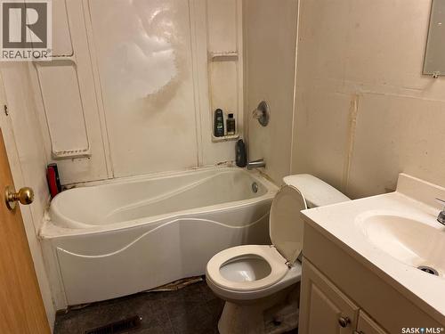 1401 Lacon Street, Regina, SK - Indoor Photo Showing Bathroom