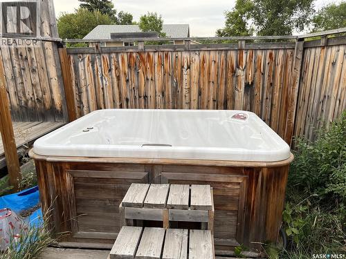 1401 Lacon Street, Regina, SK - Outdoor With Exterior