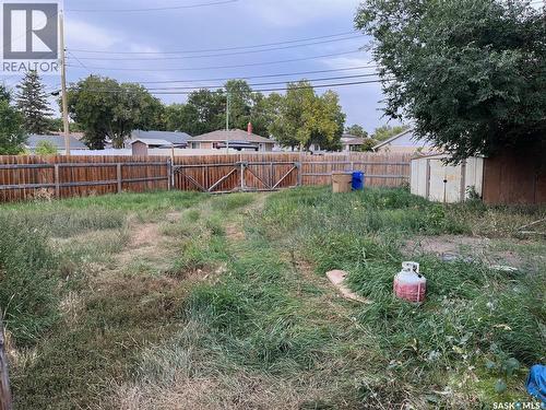 1401 Lacon Street, Regina, SK - Outdoor With Backyard