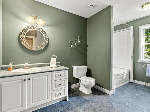 42 Canterbury Lane, Fall River, NS 