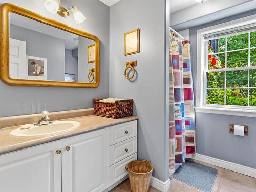 42 Canterbury Lane, Fall River, NS 