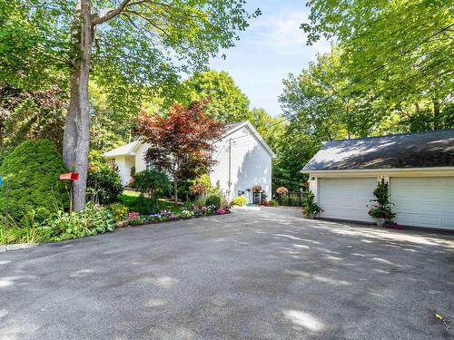 42 Canterbury Lane, Fall River, NS 