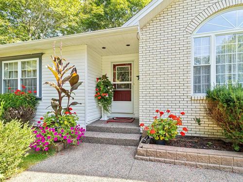 42 Canterbury Lane, Fall River, NS 