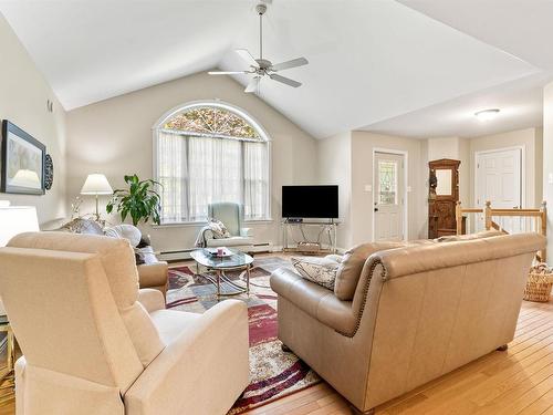 42 Canterbury Lane, Fall River, NS 