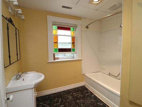 8 Lansdoon Place, Truro, NS 