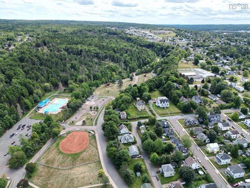 8 Lansdoon Place, Truro, NS 