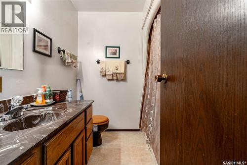 110 Salemka Crescent, Regina, SK - Indoor Photo Showing Other Room