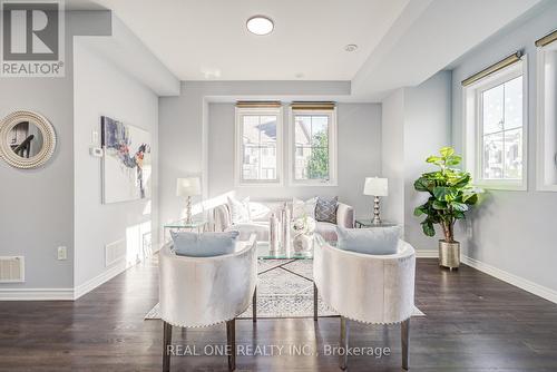 18 Thomas Swanson Street, Markham, ON - Indoor Photo Showing Living Room