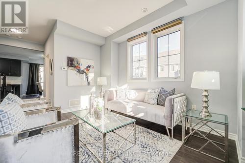 18 Thomas Swanson Street, Markham, ON - Indoor Photo Showing Living Room