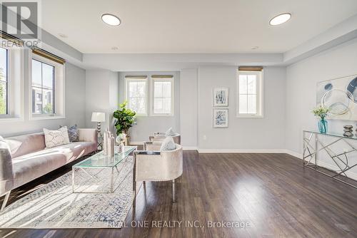 18 Thomas Swanson Street, Markham, ON - Indoor Photo Showing Living Room