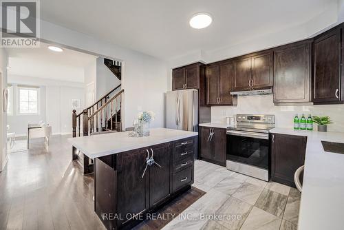 18 Thomas Swanson Street, Markham, ON - Indoor Photo Showing Kitchen With Upgraded Kitchen