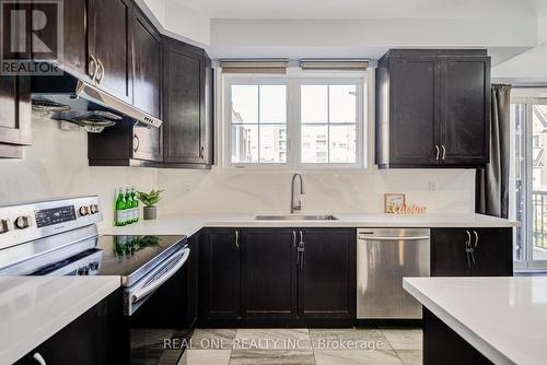 18 Thomas Swanson Street, Markham, ON - Indoor Photo Showing Kitchen