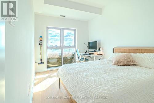 817 - 2433 Dufferin Street, Toronto (Briar Hill-Belgravia), ON - Indoor Photo Showing Bedroom