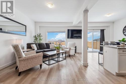 63 Rosina Lane, Zorra (Thamesford), ON - Indoor Photo Showing Living Room
