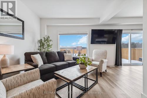 63 Rosina Lane, Zorra (Thamesford), ON - Indoor Photo Showing Living Room