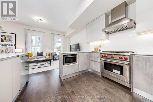 5 Smallwood Circle, Vaughan, ON - Indoor Photo Showing Kitchen
