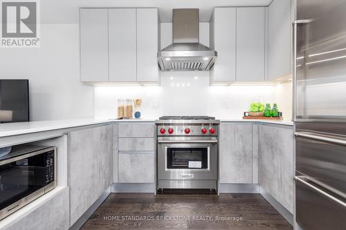 5 Smallwood Circle, Vaughan, ON - Indoor Photo Showing Kitchen With Stainless Steel Kitchen