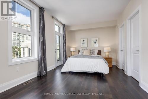 5 Smallwood Circle, Vaughan, ON - Indoor Photo Showing Bedroom