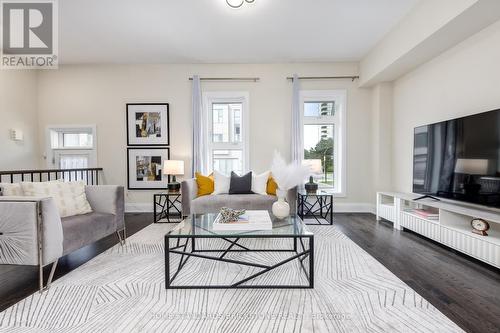 5 Smallwood Circle, Vaughan, ON - Indoor Photo Showing Living Room