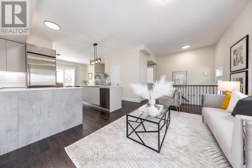 5 Smallwood Circle, Vaughan, ON - Indoor Photo Showing Living Room