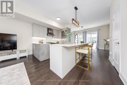 5 Smallwood Circle, Vaughan, ON - Indoor Photo Showing Kitchen