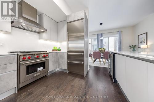 5 Smallwood Circle, Vaughan, ON - Indoor Photo Showing Kitchen With Stainless Steel Kitchen With Upgraded Kitchen