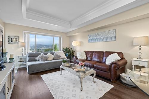 408-265 Froelich Road, Kelowna, BC - Indoor Photo Showing Living Room