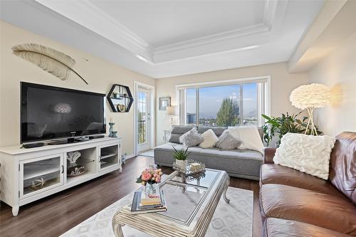 408-265 Froelich Road, Kelowna, BC - Indoor Photo Showing Living Room